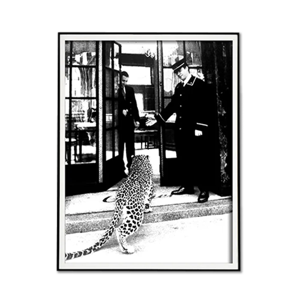 NNEDSZ Wall Art 60cmx90cm Luxury Brand Leopard Jewelry Shop Poster, Black Frame Canvas