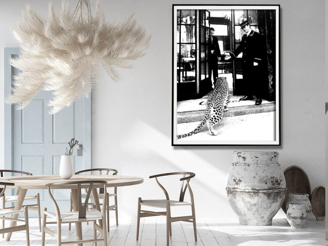 NNEDSZ Wall Art 60cmx90cm Luxury Brand Leopard Jewelry Shop Poster, Black Frame Canvas